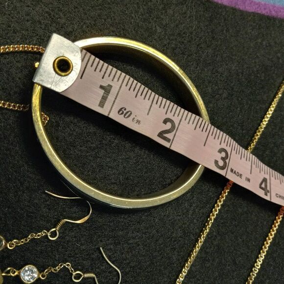 Gold tone metal Group of Jewelry - Picture 3 of 6